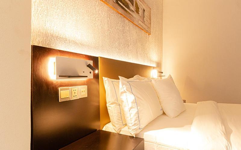 Hotel Le Figaro Douala Bagian luar foto
