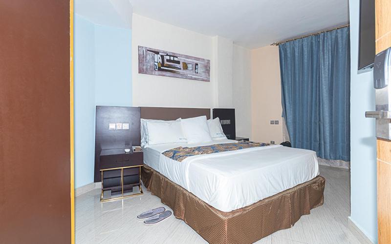 Hotel Le Figaro Douala Bagian luar foto