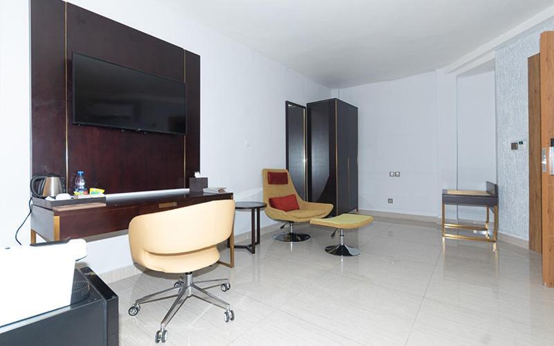 Hotel Le Figaro Douala Bagian luar foto