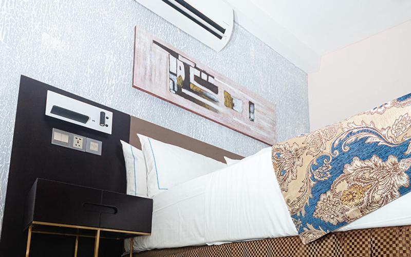 Hotel Le Figaro Douala Bagian luar foto