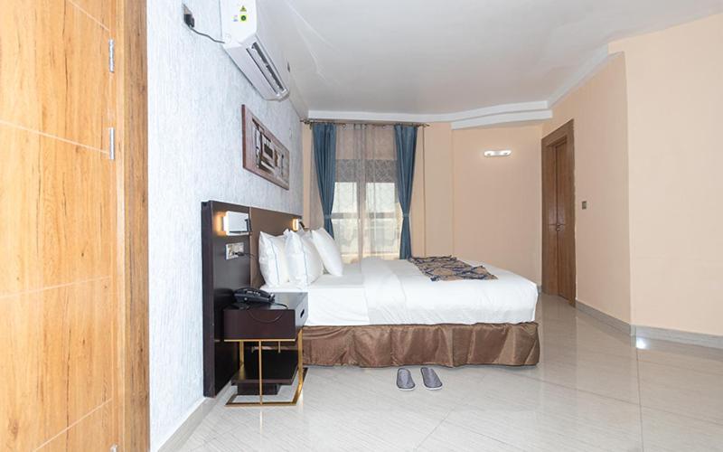 Hotel Le Figaro Douala Bagian luar foto