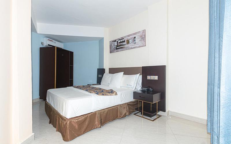 Hotel Le Figaro Douala Bagian luar foto