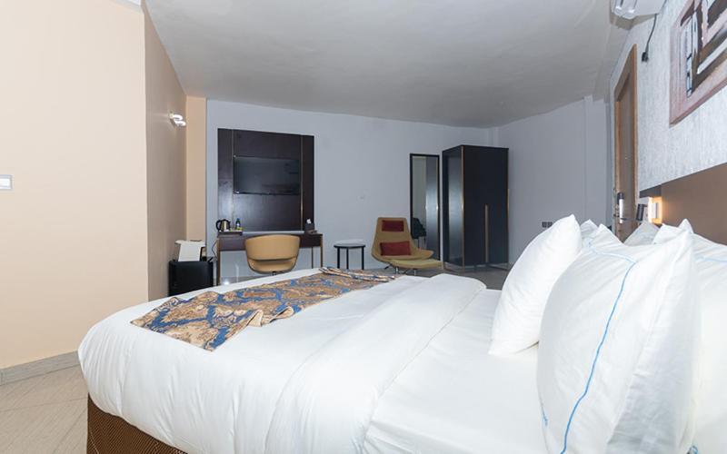 Hotel Le Figaro Douala Bagian luar foto