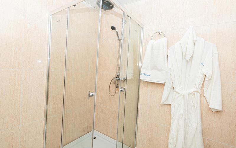 Hotel Le Figaro Douala Bagian luar foto