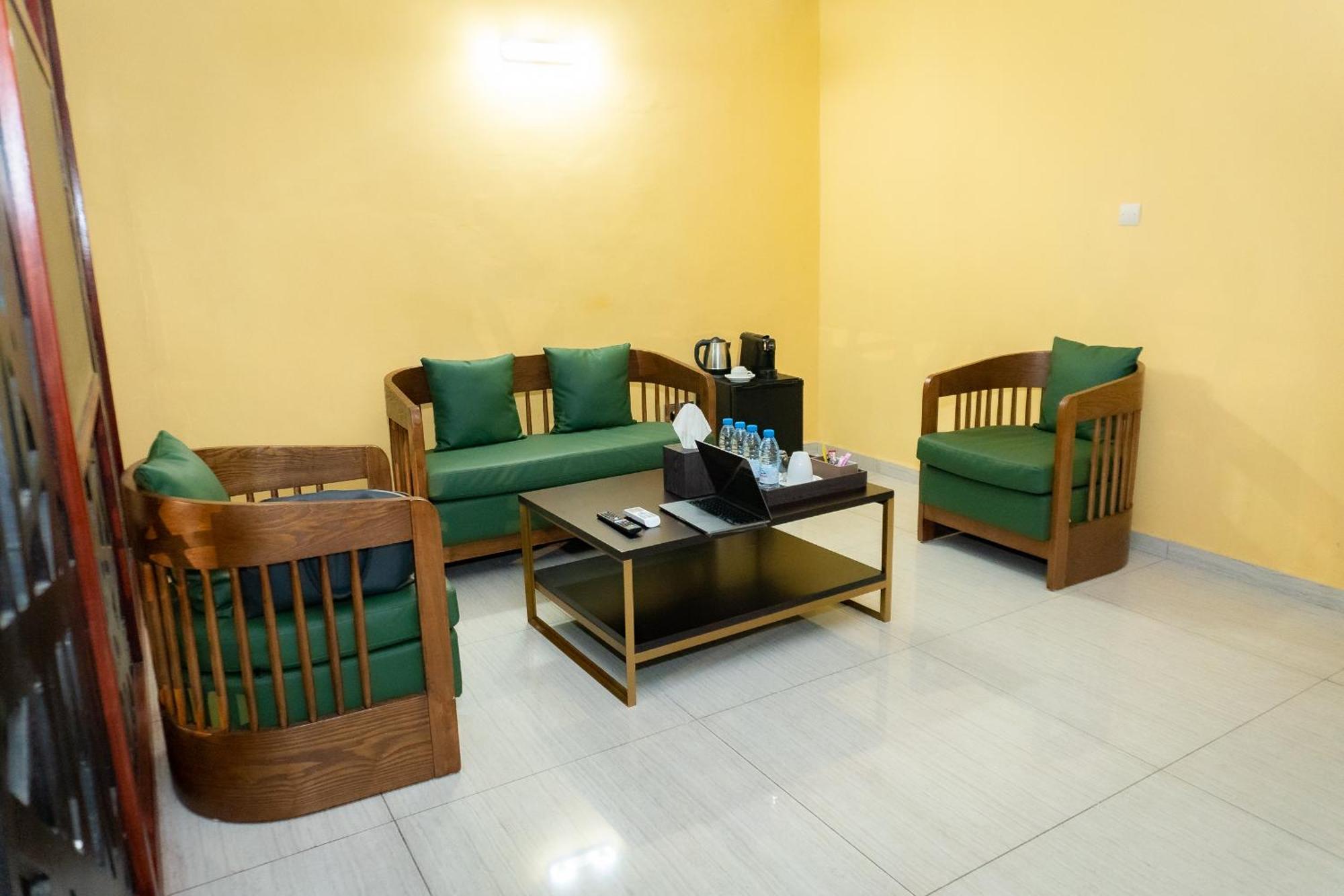 Hotel Le Figaro Douala Bagian luar foto