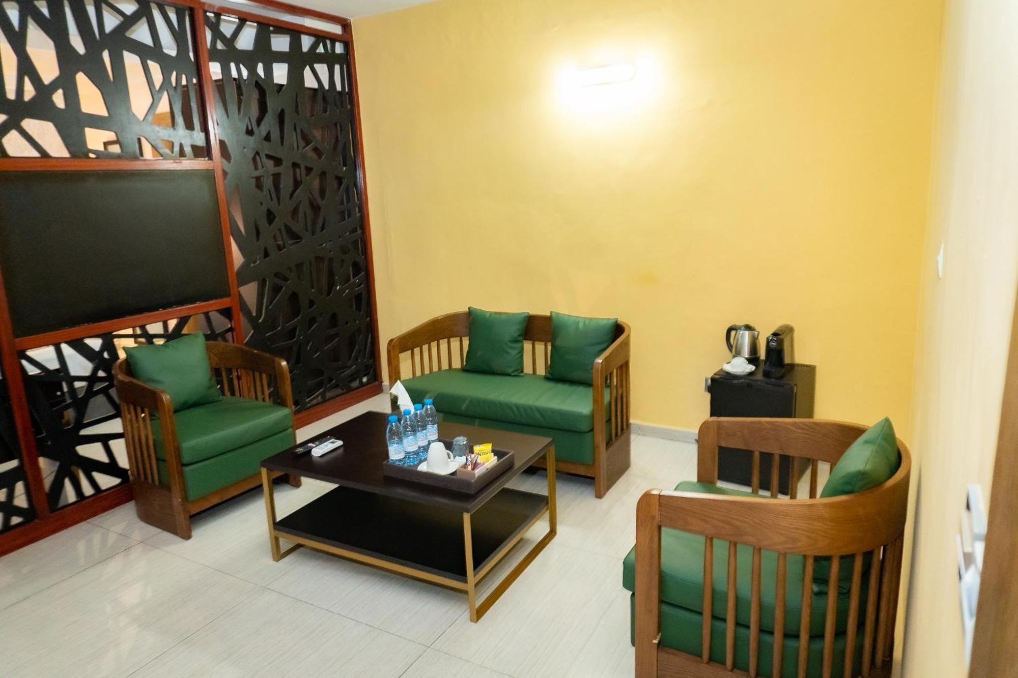 Hotel Le Figaro Douala Bagian luar foto