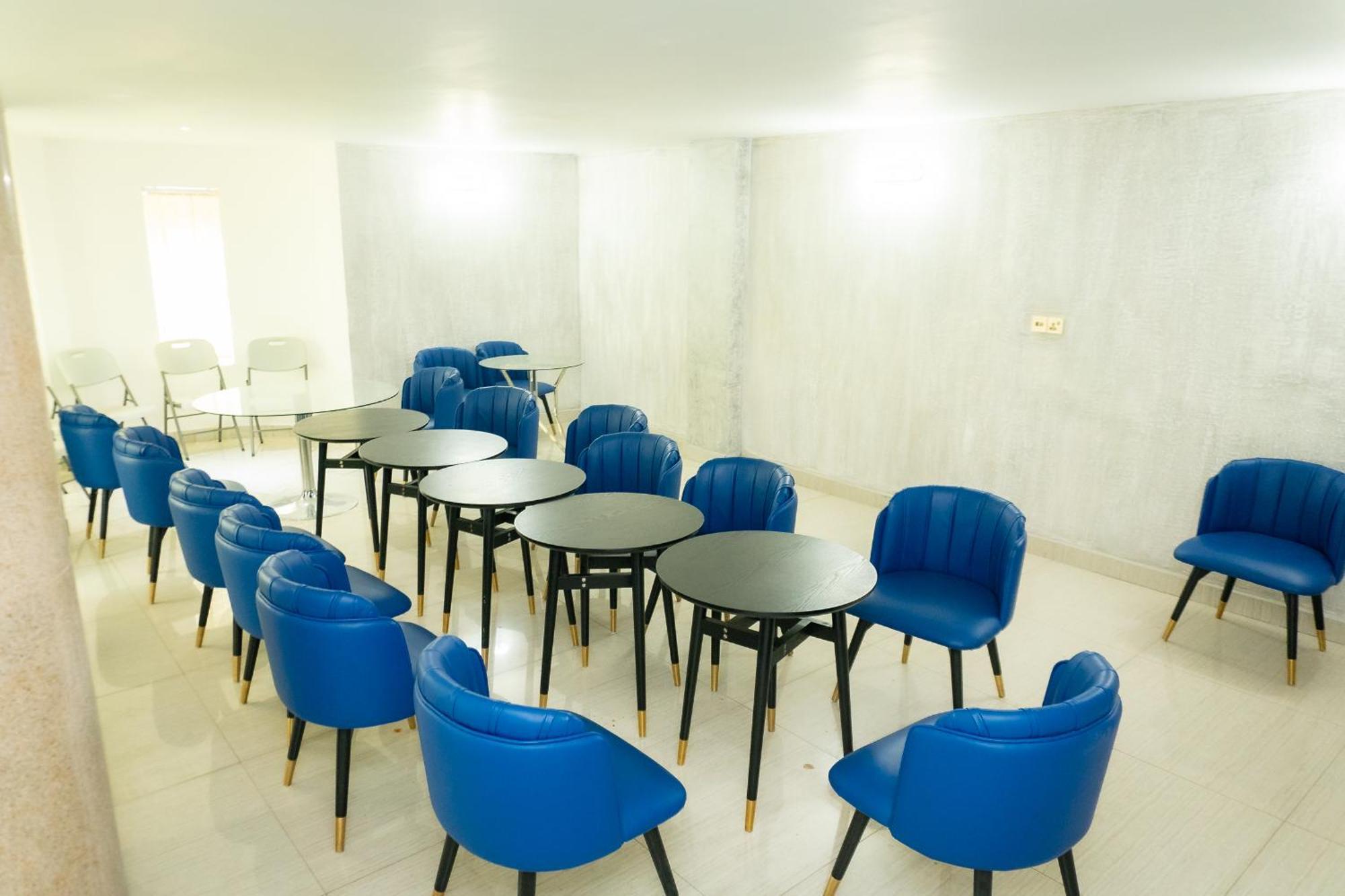 Hotel Le Figaro Douala Bagian luar foto