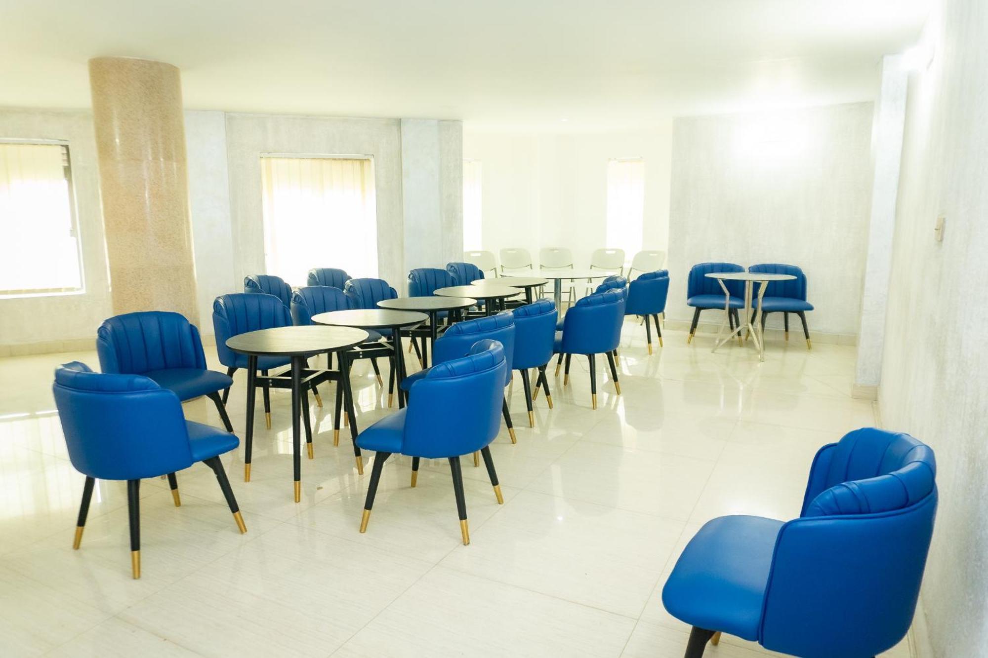 Hotel Le Figaro Douala Bagian luar foto