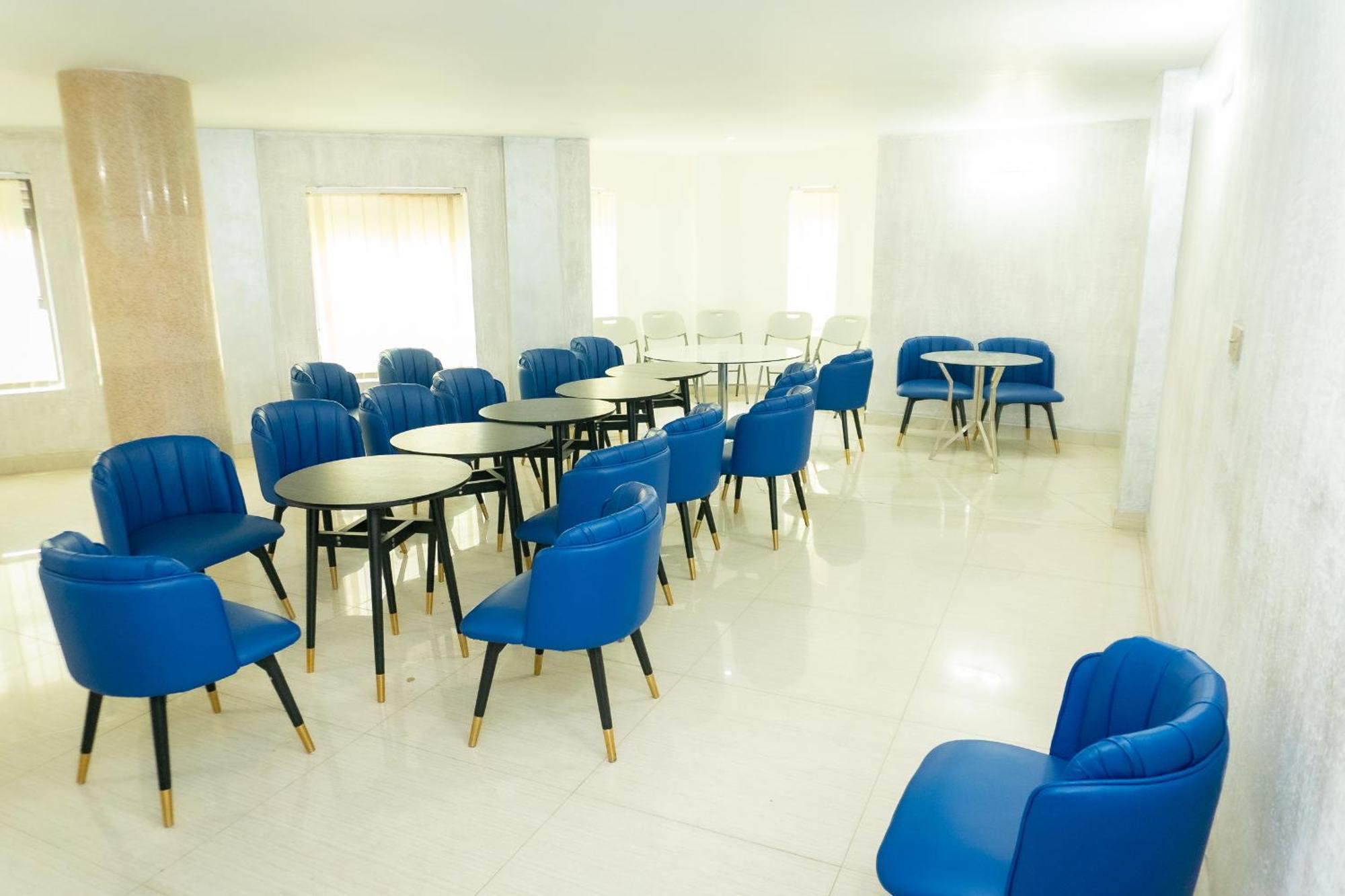Hotel Le Figaro Douala Bagian luar foto
