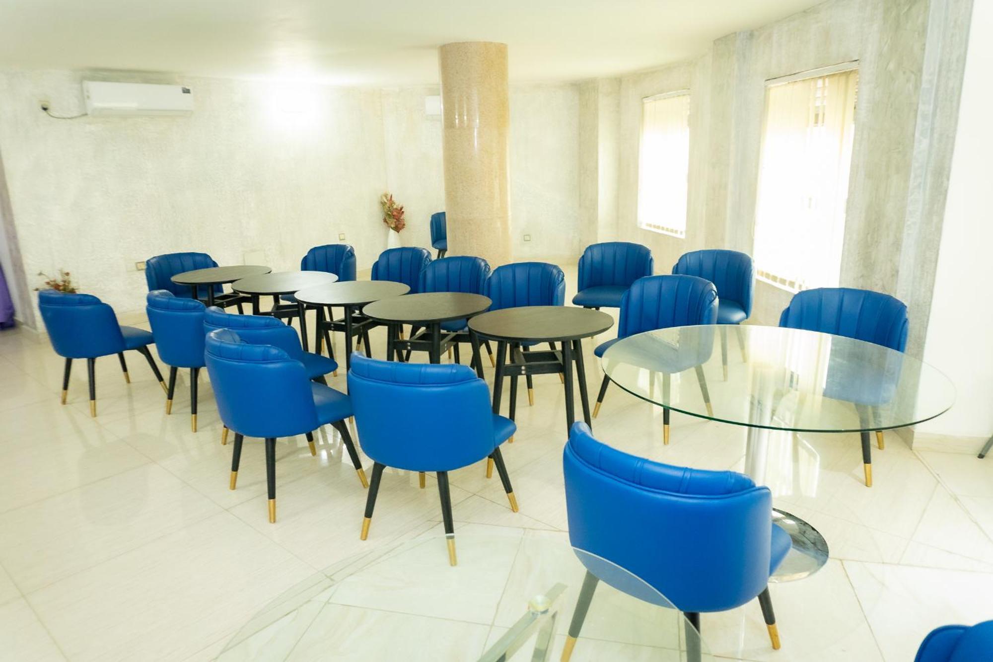 Hotel Le Figaro Douala Bagian luar foto