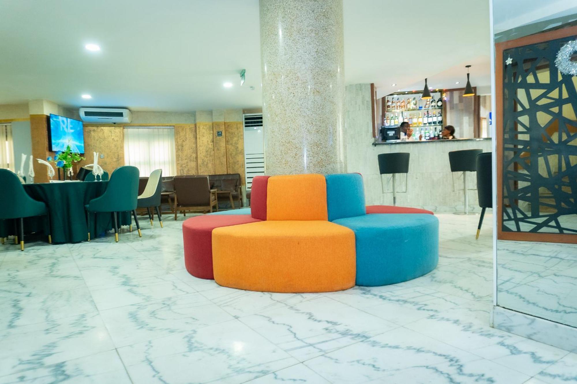 Hotel Le Figaro Douala Bagian luar foto