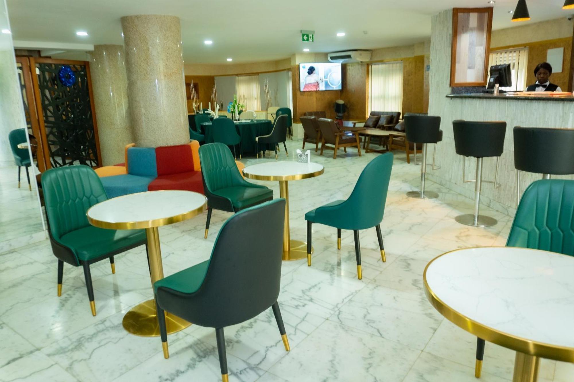 Hotel Le Figaro Douala Bagian luar foto