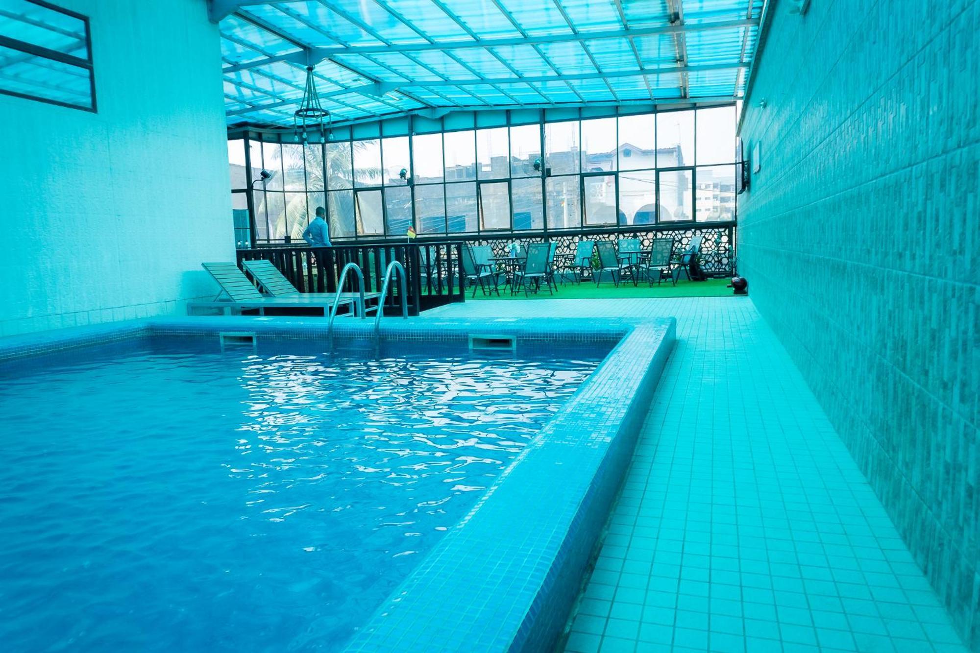 Hotel Le Figaro Douala Bagian luar foto