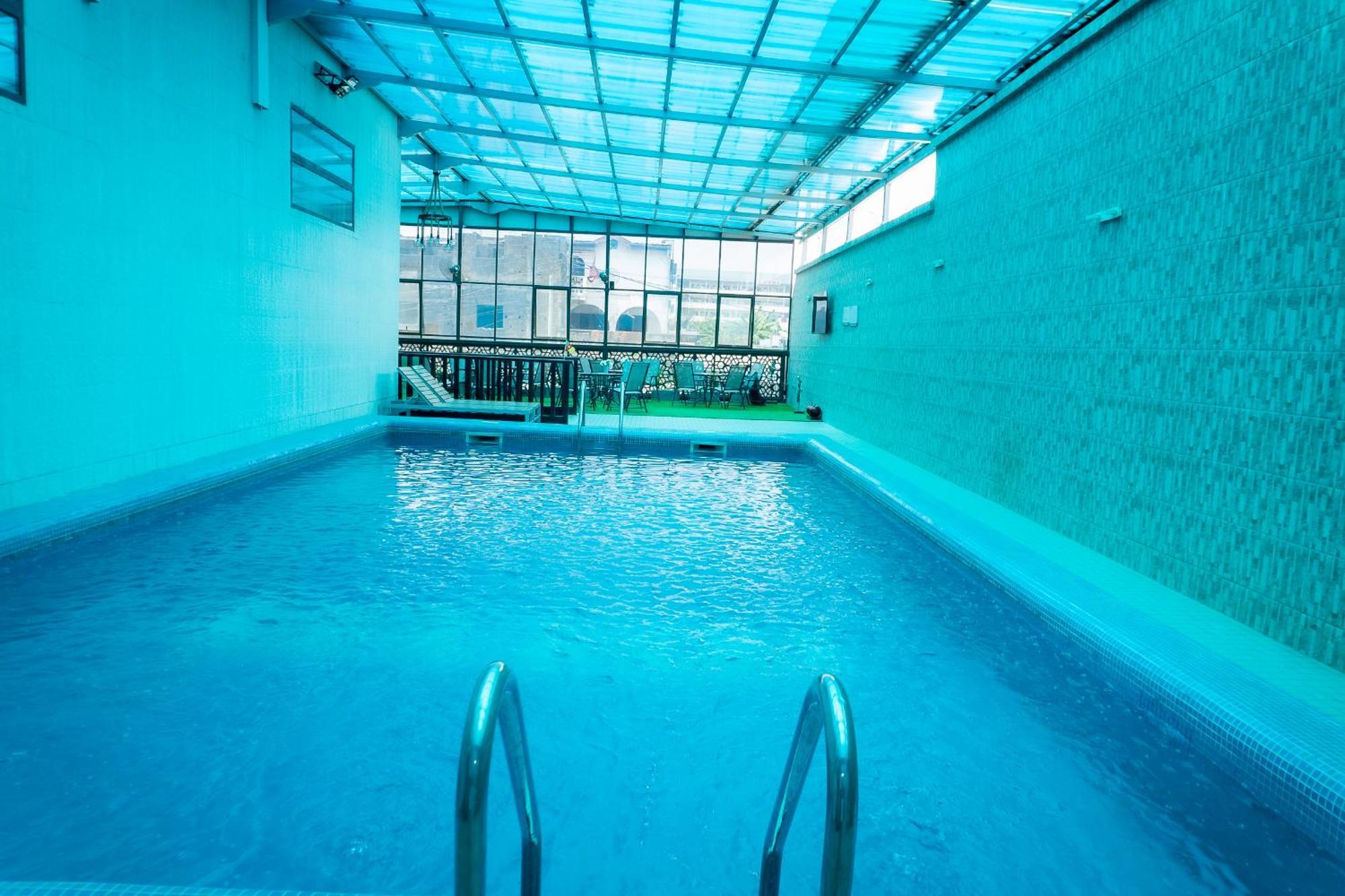 Hotel Le Figaro Douala Bagian luar foto