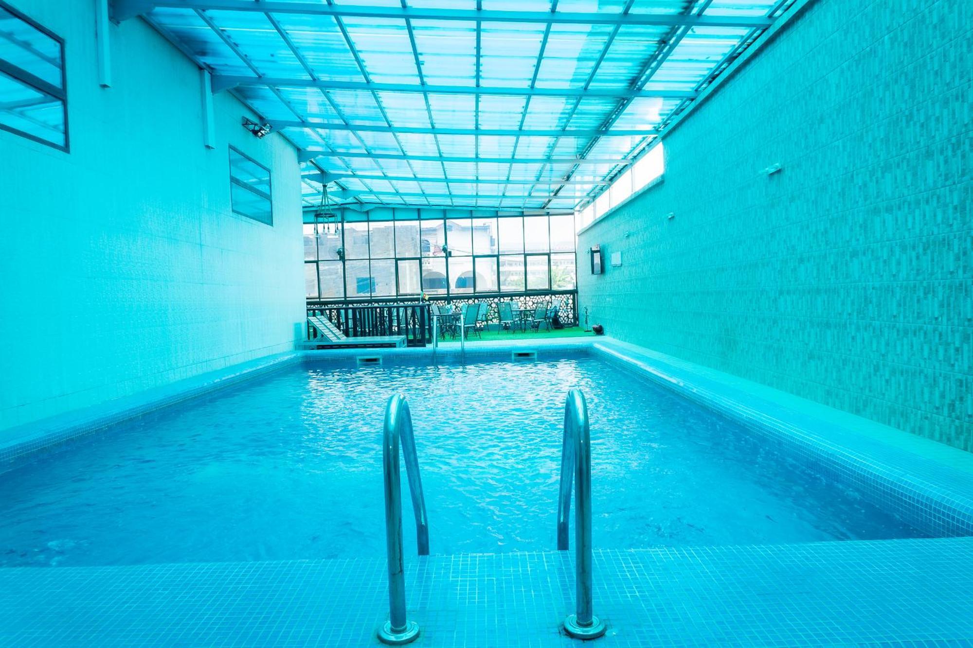 Hotel Le Figaro Douala Bagian luar foto